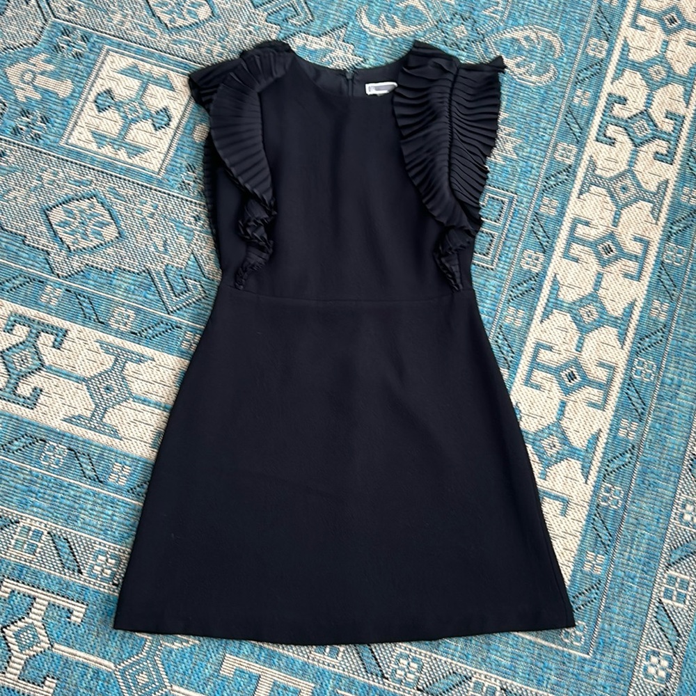 Adorable Chelsea 28 black dress size 2P